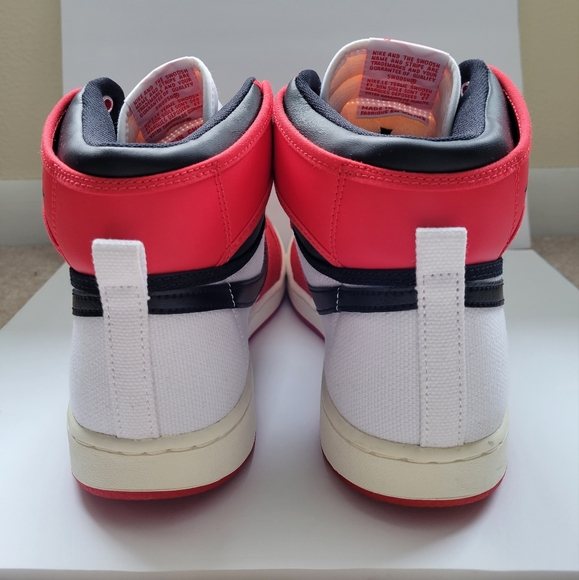 Jordan 1 Retro AJKO Chicago (2021) - Picture 5 of 8